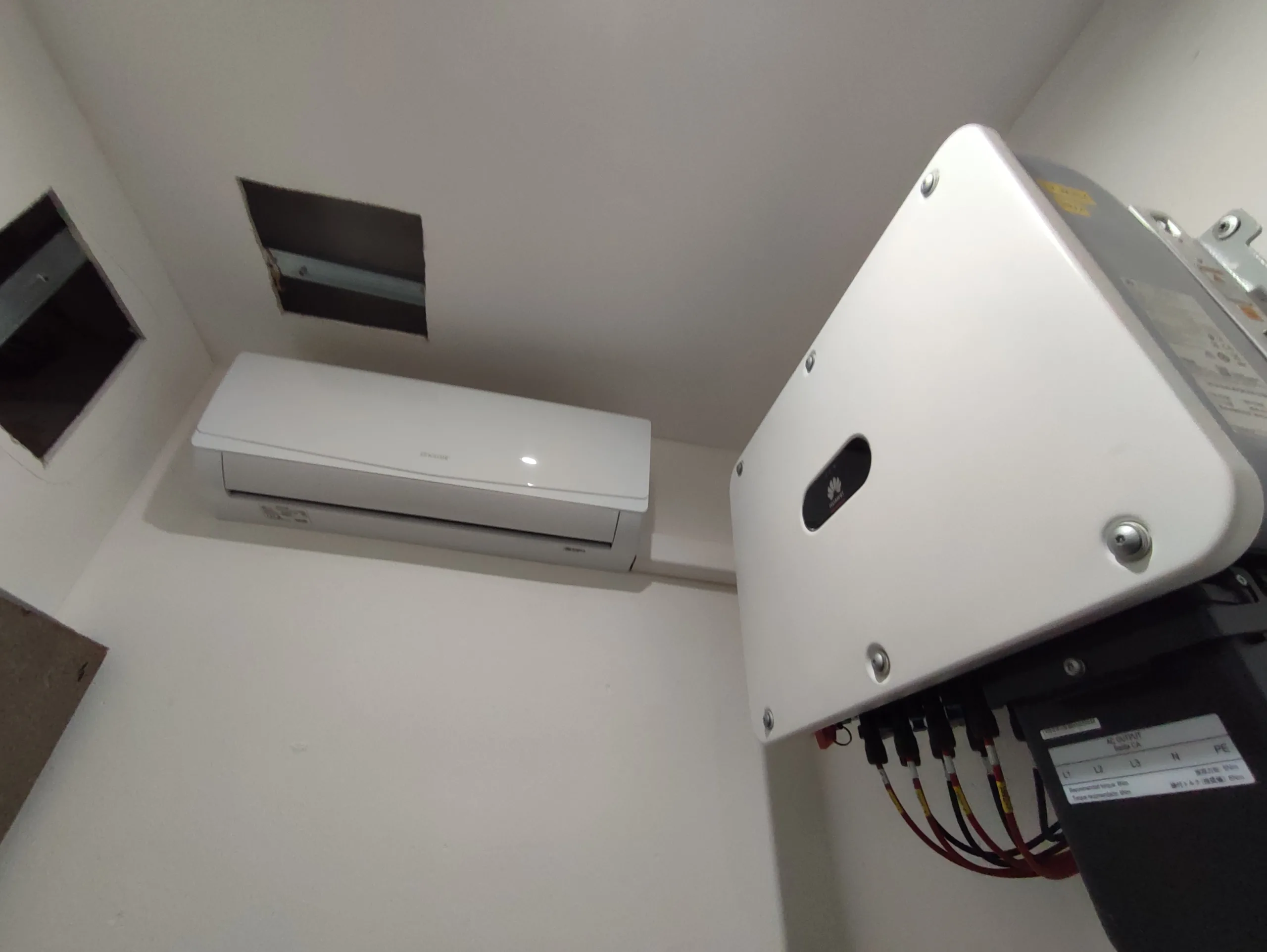 Sinclair 3,5kw chladenie solarneho invertora Huawei v technickej miesnosti od chladiarzilina.eu